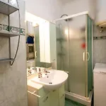Apartment Joli 2 Pieces Climatise A 150m De La *
