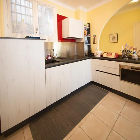 Joli 2 Pieces Climatise A 150m De La Nice