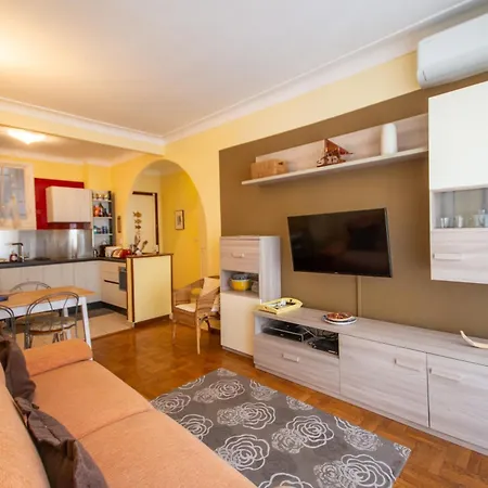 Joli 2 Pieces Climatise A 150m De La 아파트 *