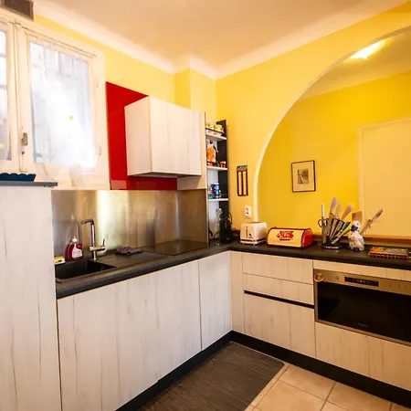 Apartment Joli 2 Pieces Climatise A 150m De La *