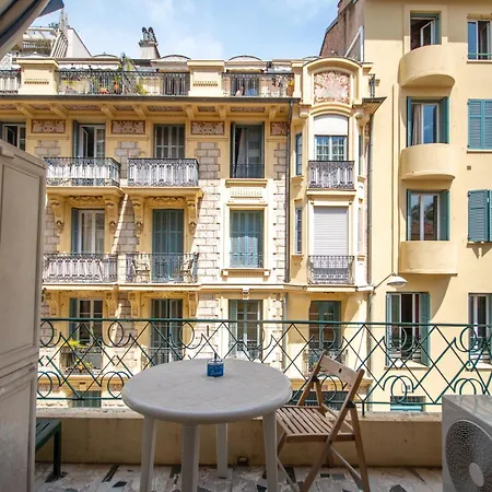 Apartment Joli 2 Pieces Climatise A 150m De La *
