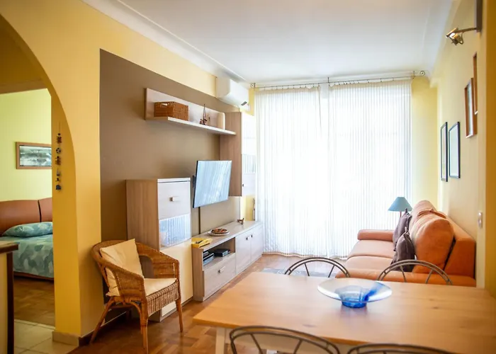 Joli 2 Pieces Climatise A 150m De La *