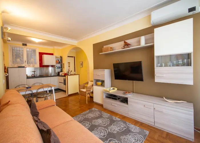 Joli 2 Pieces Climatise A 150m De La דירה *