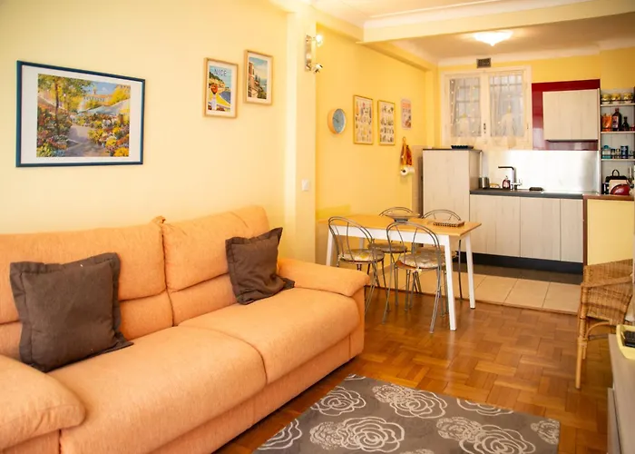 Joli 2 Pieces Climatise A 150m De La ניס