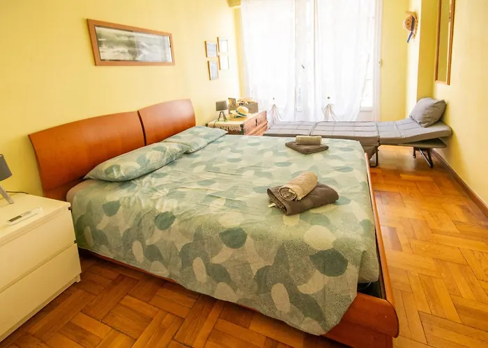 Joli 2 Pieces Climatise A 150m De La ניס