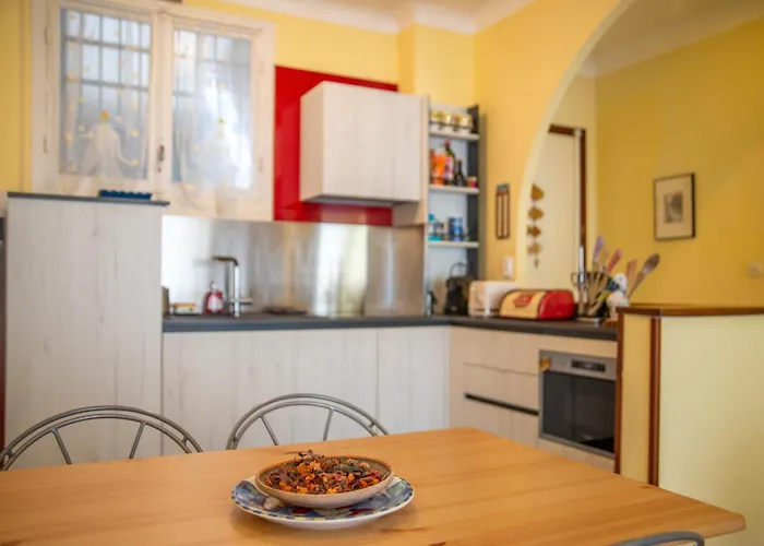 Joli 2 Pieces Climatise A 150m De La דירה