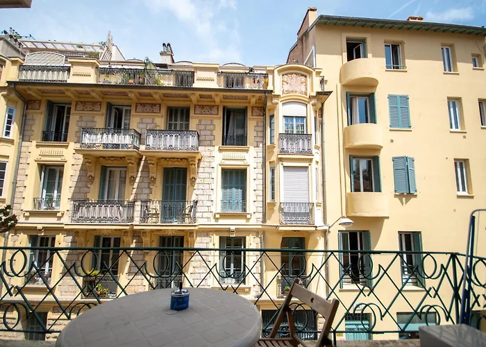 Joli 2 Pieces Climatise A 150m De La דירה ניס