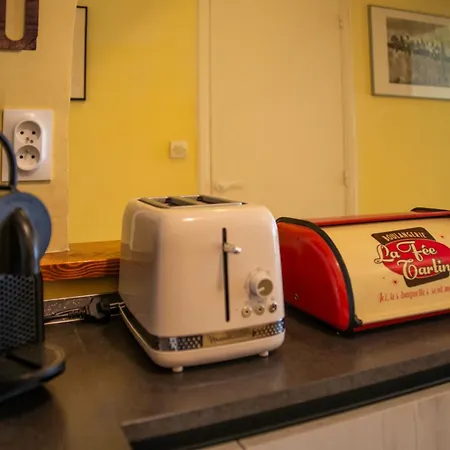 شقة Joli 2 Pieces Climatise A 150m De La *